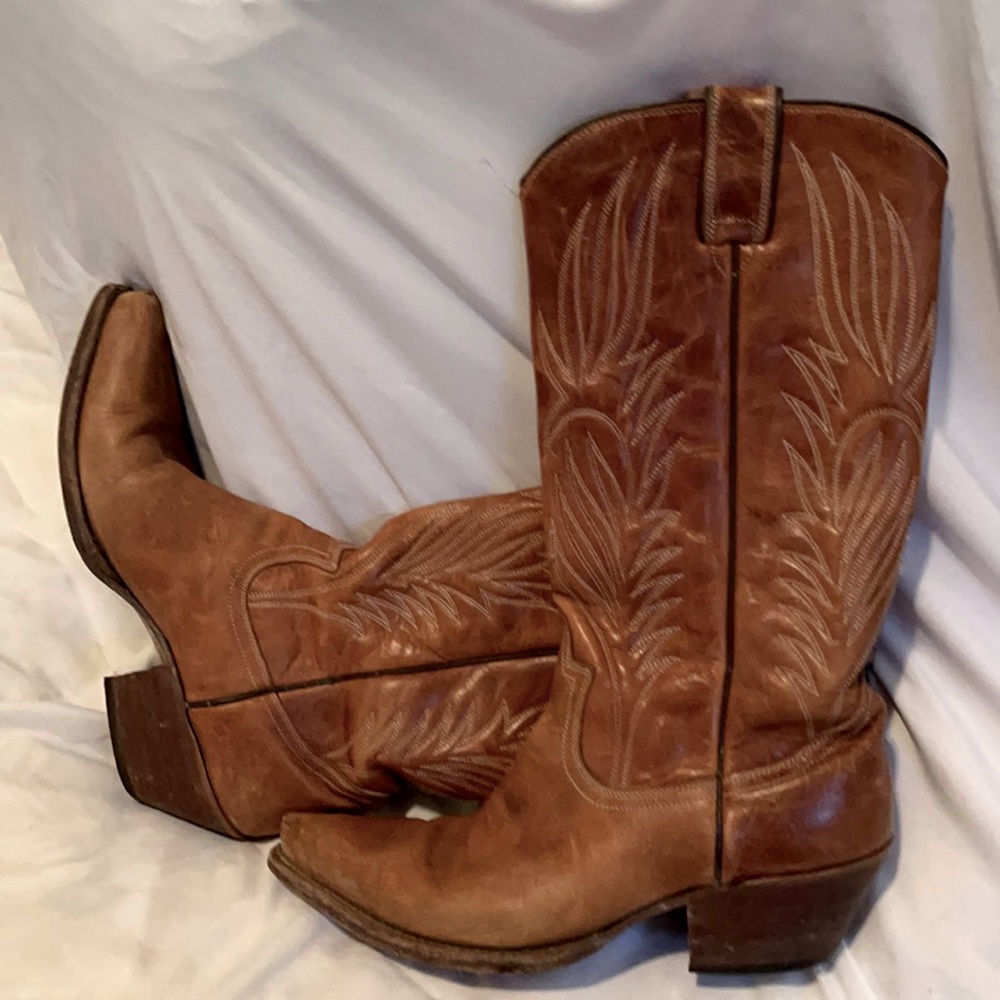 Cowboy boots. Steve Madden Leather. Carved design. 8.5